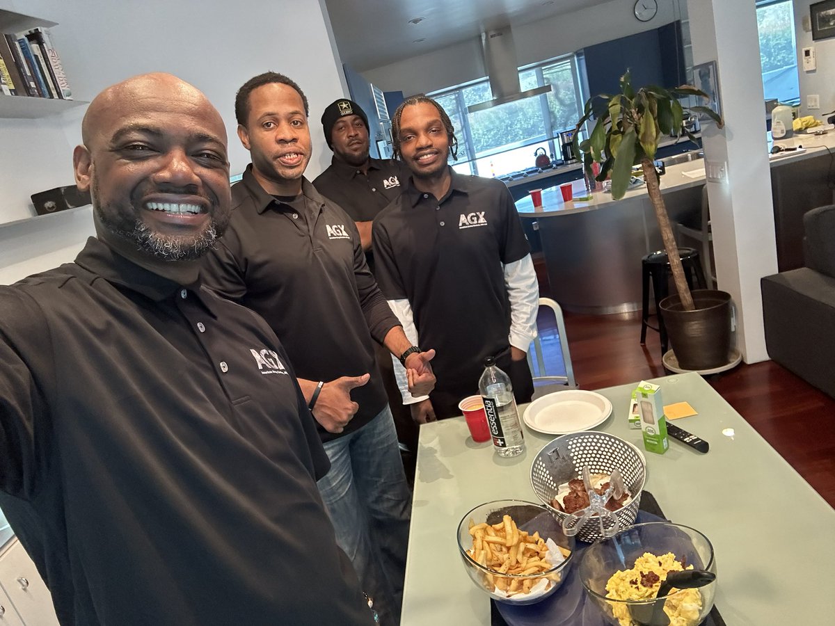 Deandre_Wells's tweet photo. Feed the troops and put them to work!, AGX GROUP LA housing specialist battalion is on the beat!! #housing #work #affordablehousing #veterans #landlords #developers #hudvash #VHA #HUD #vouchers #wehouse #wehireveterans #losangeles 

VA GREATER LOS ANGELES HEALTH CARE SYSTEM https://t.co/IYfeQZMZey
