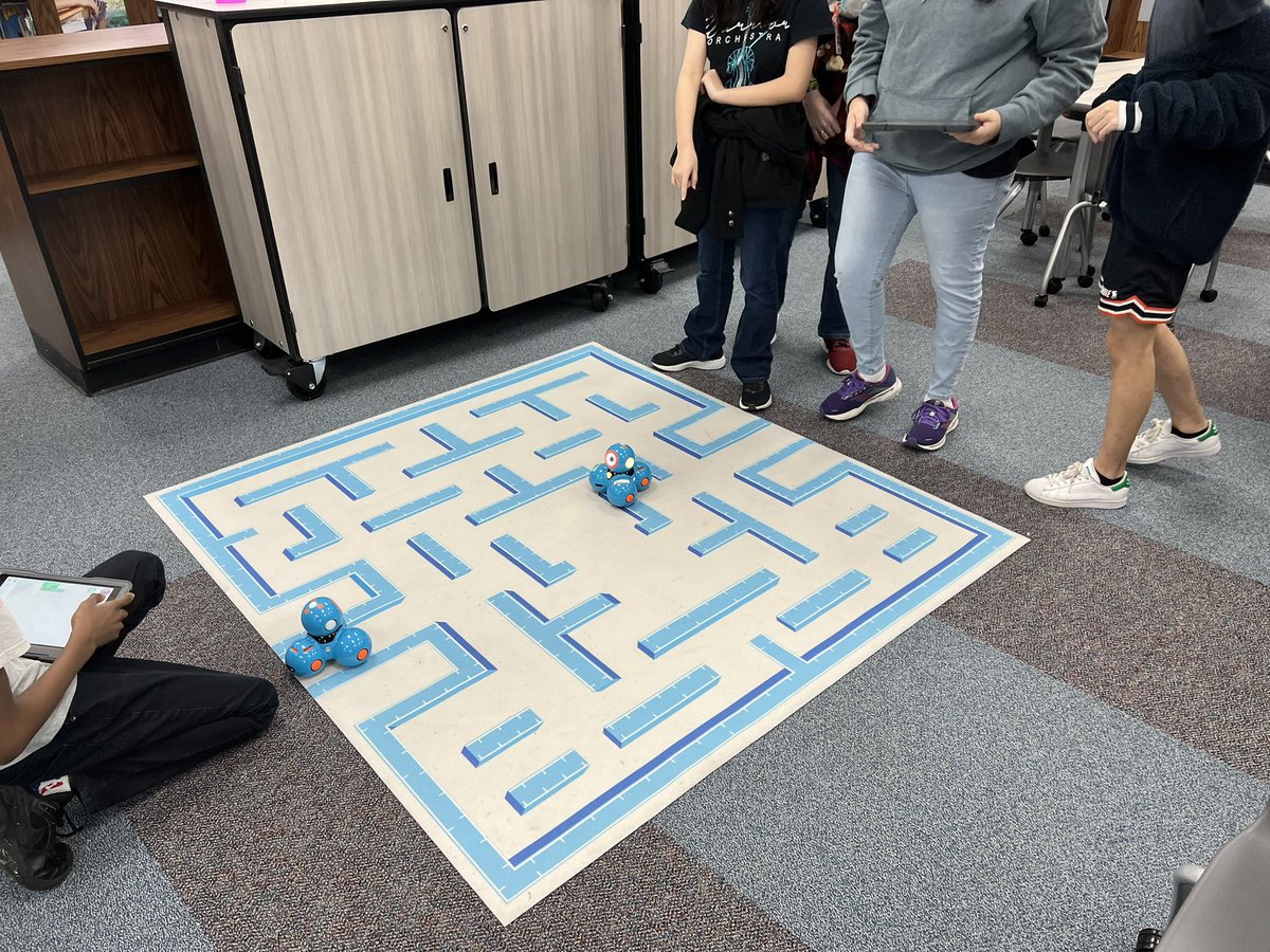 KayCole13's tweet photo. Students @HBMS_Warriors exploring @SnapCircuits and @WonderWorkshop Dash Robots during MakerSpace. @FBISDSTEM @LibraryHbms @FBISD_Libraries https://t.co/OJLcUhudWT