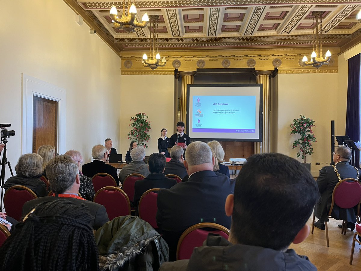 Diolch i’r prif swyddogion Anest a Morgan am eu cyfraniad at wasanaeth coffa’r Holocost yn neuadd y sir Abertawe heddiw. #HolocaustMemorialDay #crefyddgwerthoeddmoeseg <a href="/CGMBrynTawe/">Crefydd Gwerthoedd a Moeseg Bryn Tawe</a>  <a href="/bryntawe/">Ysgol Bryn Tawe</a>