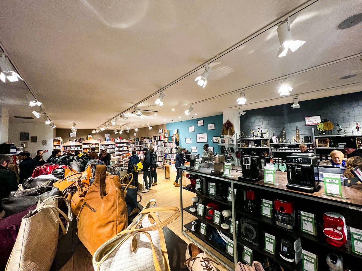 BCouillard33's tweet image. L&apos;association a pour projet la création d&apos;un &quot;village du réemploi solidaire&quot;. 15 000 m2 consacrés à une offre inédite pour la seconde main en 🇫🇷

Je suivrai avec attention ce projet qui sera bon pour l&apos;emploi, le pouvoir d&apos;achat et la planète.🌍

Soyons tous consom&apos;acteurs ! 2/2