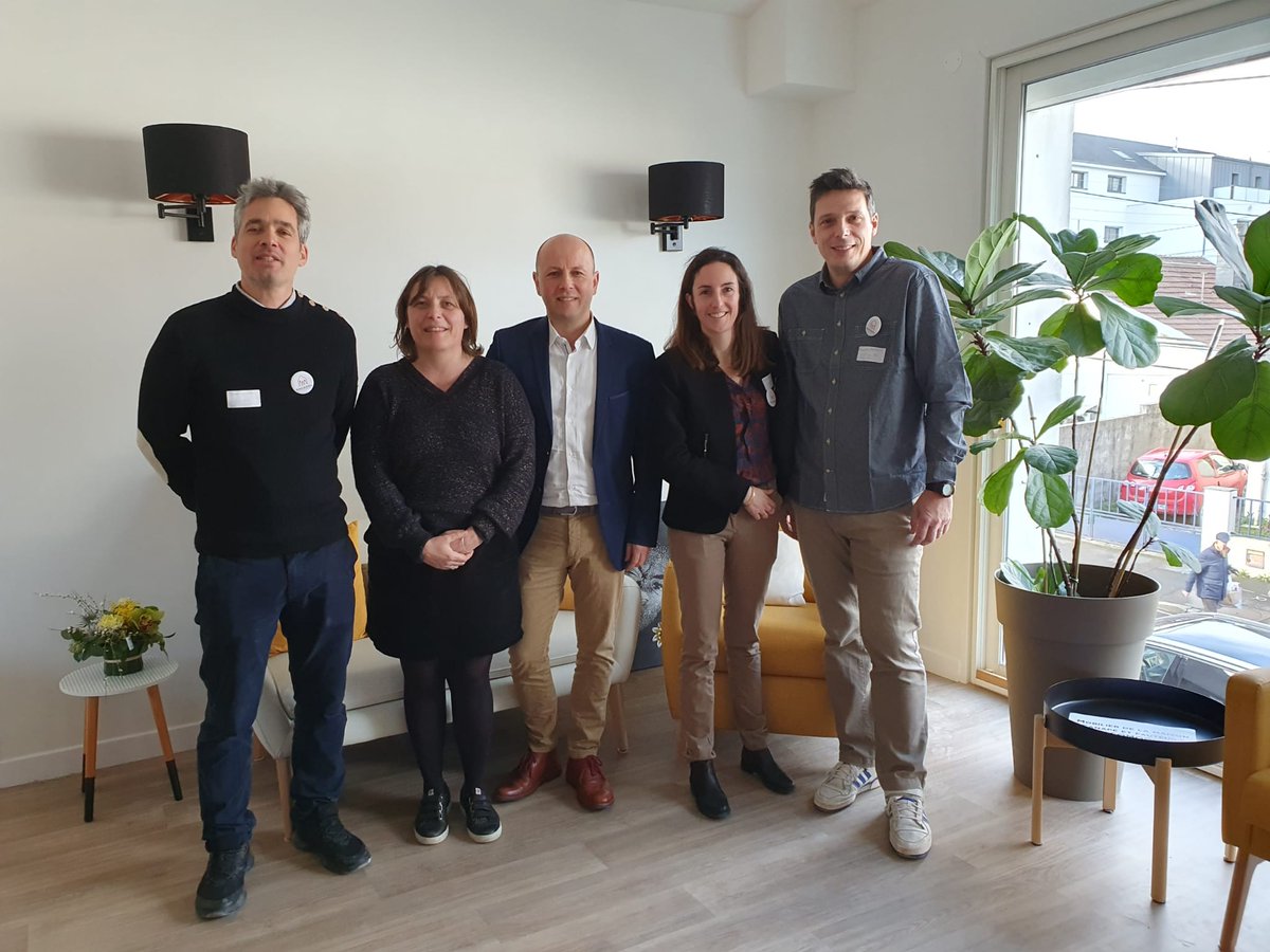 MahelCoppey's tweet photo. Pendant que le scandale #Orpea continue d'enfler, l'#ESS imagine de son côté des solutions humaines au vieillissement. 🏡🫂#HACOOPA développe des projets d’habitats partagés et inclusifs pour personnes âgées, en Pays de la Loire. https://t.co/XTgNFgxEN6