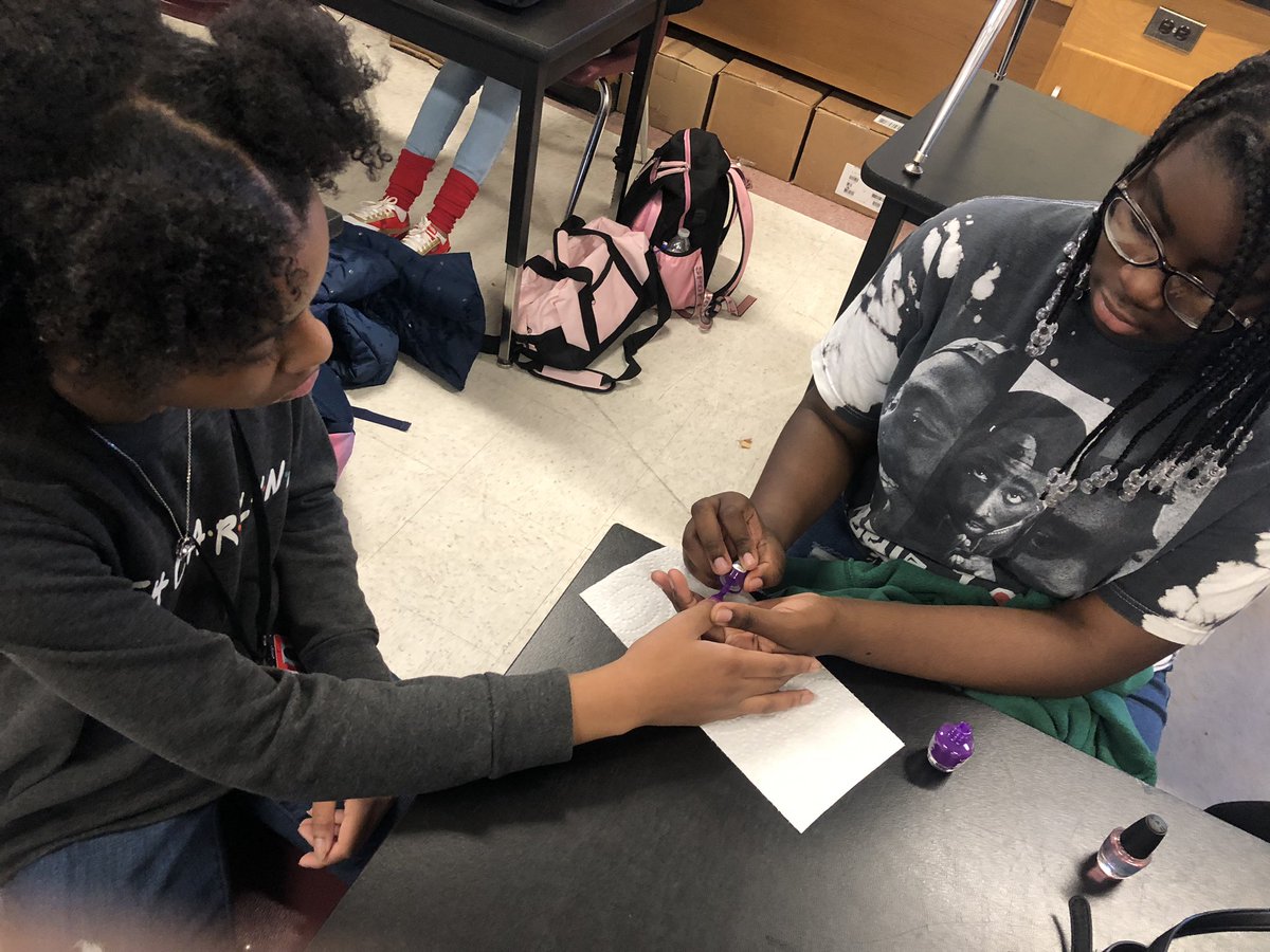 kmclay's tweet photo. Campus just got a tad bit prettier! Girls Empowerment Club had a Pamper Party! Young ladies learned the importance of grooming and personal hygiene and we painted nails 💅🏾 @spmeagles #SEL #selfcare #nailsdid https://t.co/monMlROtaX