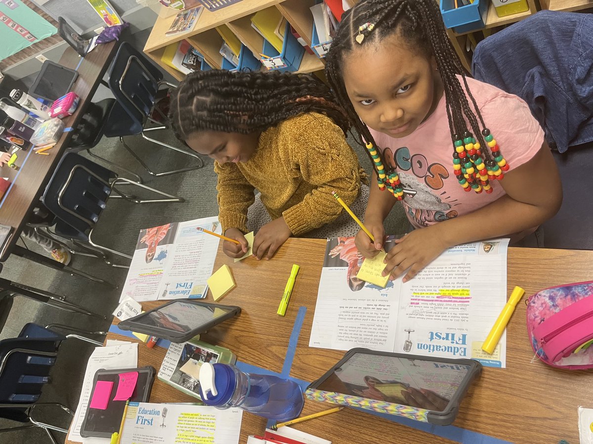 waukstemfreij's tweet photo. Today we are digging deep into published speeches looking for ways that authors convince us! https://t.co/E31oE5dswa
