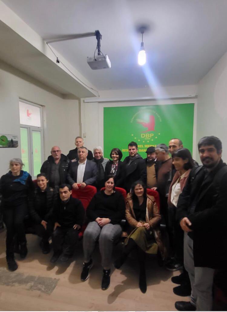 İstanbul Genel Merkez danışma büromuzda Tecride Karşı Uluslararası Delegasyon üyeleri ile birlikte, İmralı'da devam eden sistematik tecritin hukuksuzluğunu ve sonuçlarını bütün hatlarıyla ele alıp, insan hakları ve hukuksal temelde tartışıp görüş alışverişinde bulunduk.