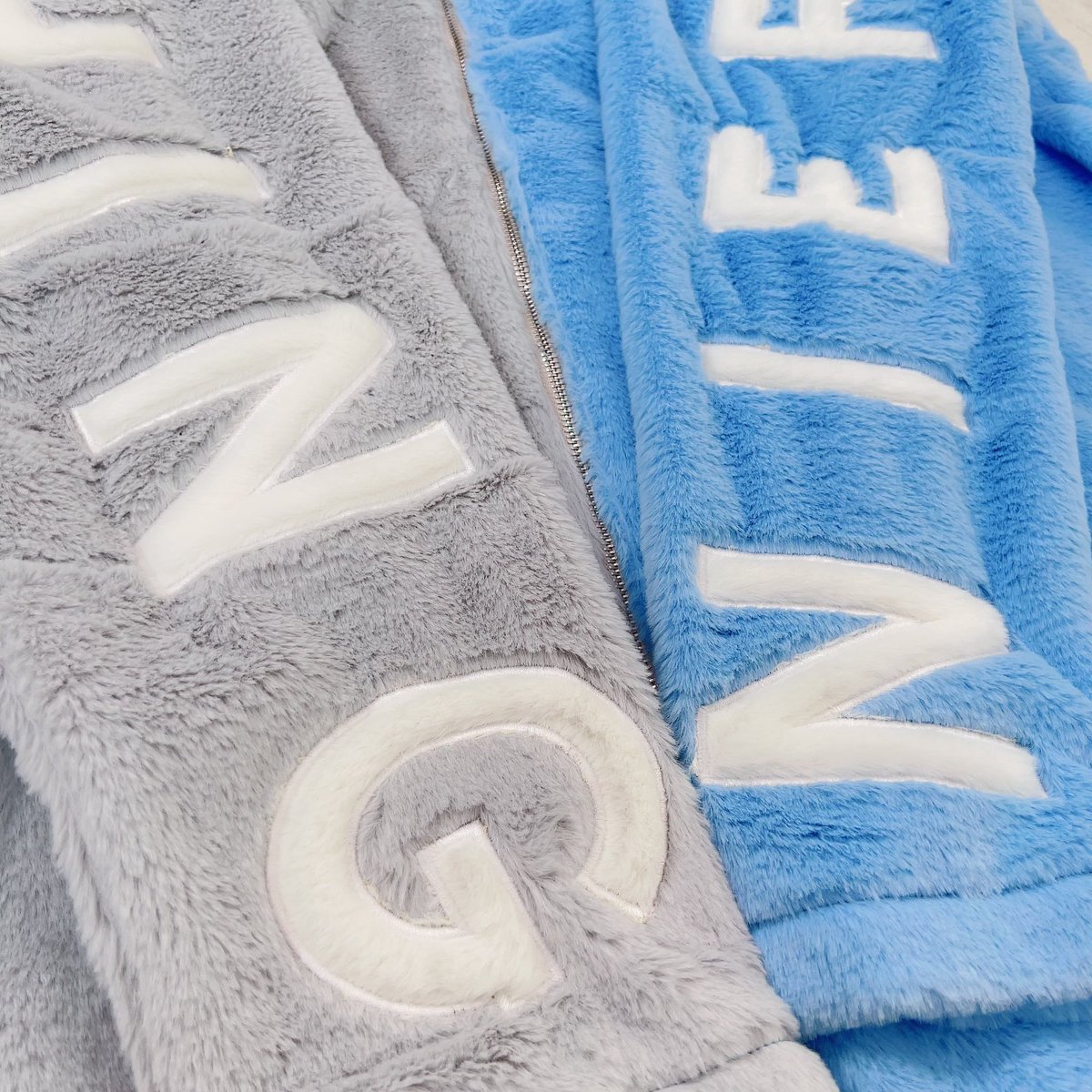 NieR_tokyo's tweet photo. 🎁本日〆切プレゼント企画🎁

超ふわもこBACK LOGO 
ZIP OUTER【うさ耳付き】

🎁3名様にプレゼント🎁

ユニセックスアイテムです🐰

◼応募方法
フォロー(@NieR_tokyo) &amp; RT
◼締切〆  本日24時

※鍵垢の方も対象内です。

是非ご参加ください🙇‍♂️🙇‍♀️ https://t.co/WinV9KPgJk