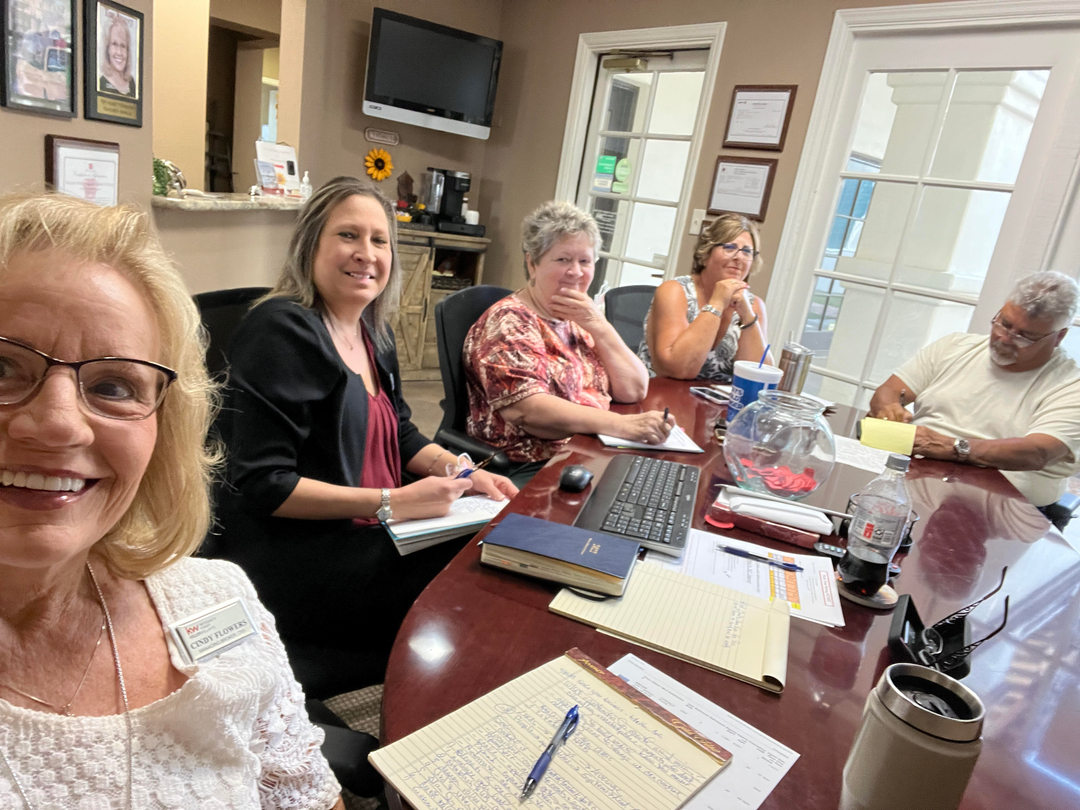 FlowersTeam's tweet photo. The Flowers TEAM at work during our weekly meeting.  We have a lot of fun but we also get a lot done!😁

Thanks to our clients who trust us with their very important home buying and selling decisions!🏡 https://t.co/zSJxacq9kE