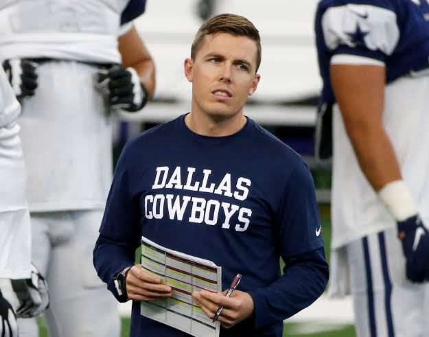 CuentosVaqueros's tweet photo. Posiblemente hoy se definirá el futuro de OC Kellen Moore con Dallas. 

RT Para que se vaya
♥️ Para que se quede

#DallasCowboys https://t.co/4Hno1d508j