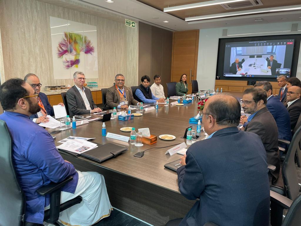 RajeevRC_X's tweet image. As part of PM @narendramodi ji's vision of providing access to quality n affordable healthcare/diagnostic facility to all Indians, an MoU was signed tdy bw @GoI_MeitY ’s R&amp;amp;D Institute SAMEER &amp;amp; @SiemensHealth to develop iMRI technology. 

#IndiaTechade 
#RCInBengaluru