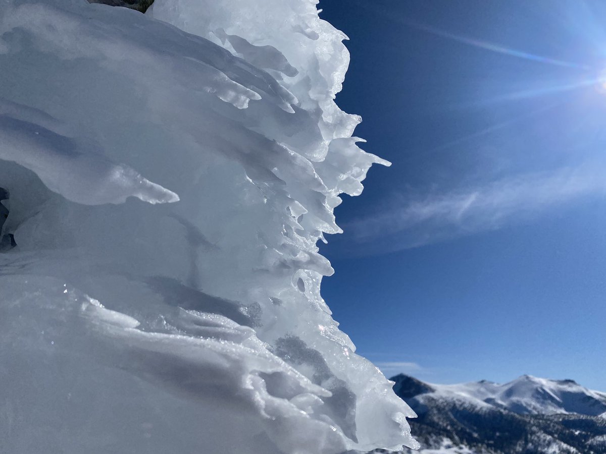 HPM_HPence's tweet photo. Fridayyyyyyy #lfgx 🎿 ⛷️ happy weekend everyone! ⛄️ ❄️ @TahoeWeather @HVconditions #Tahoe #exploring https://t.co/yN9rd7A7jQ