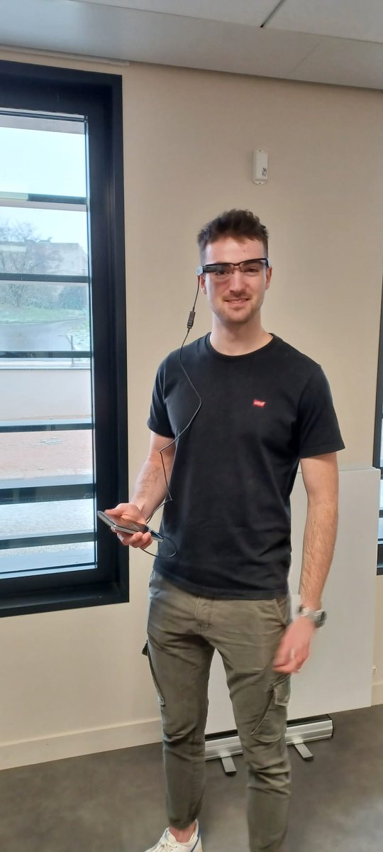 HerveCret's tweet photo. Nos équipes @orangebusiness de Lyon SMS, engagées auprès de @MINES_StEtienne #Gardanne, pour aider les futurs ingénieurs à tracer leur voie, ici avec Timothée Cloup en stage avec Orange au 5Glab #diwii @CampusRegion @jacquesfayolle @VeroniqueVacher @GuilMICHEL @cvanlief #Cloup https://t.co/1xr7tumEBZ