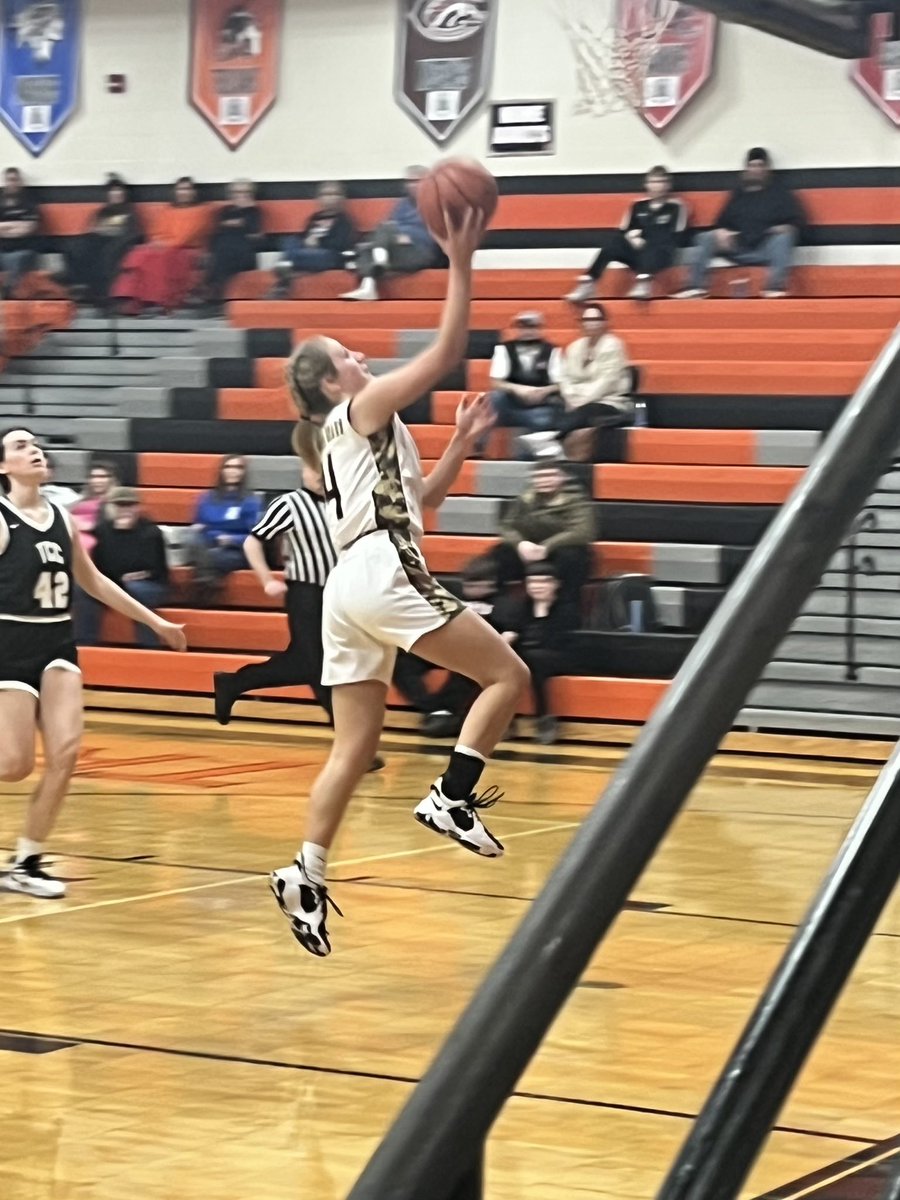NCTLadyHoops's tweet photo. Here are some pictures of our military appreciation night!! Thank you to SSG Hogan for taking time to talk to us and take some cool action pictures 🇺🇸🧡🖤🏀 https://t.co/nDI6aEwW0I