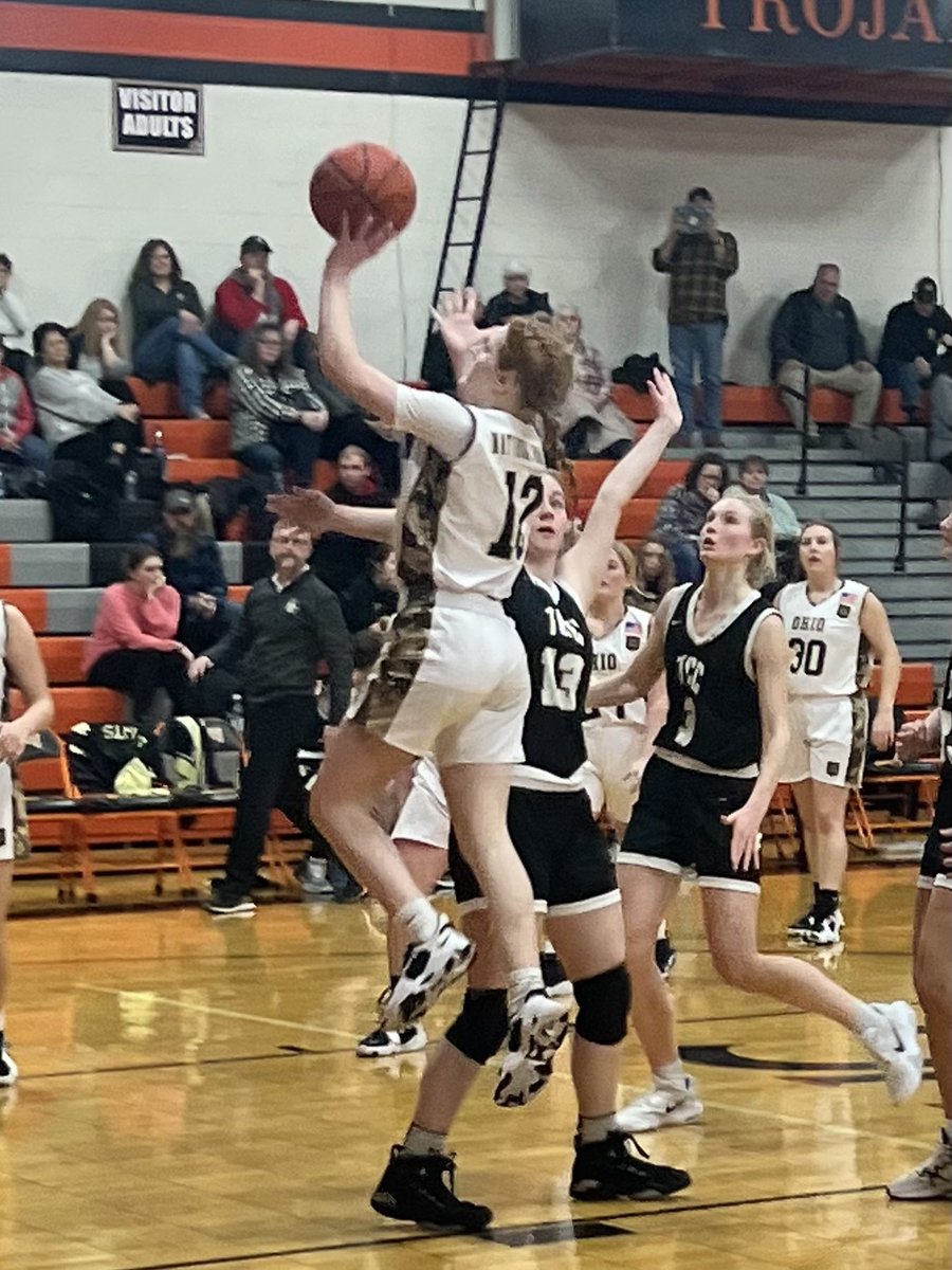 NCTLadyHoops's tweet photo. Here are some pictures of our military appreciation night!! Thank you to SSG Hogan for taking time to talk to us and take some cool action pictures 🇺🇸🧡🖤🏀 https://t.co/nDI6aEwW0I