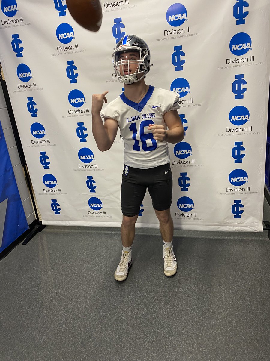 HootsKohen's tweet photo. I’m excited to announce that I will be continuing my athletic and academic career at Illinois College! I want to thank all of my coaches teachers and family for giving me this great opportunity. Let’s get to work!
#stayinghome #blueboysfootball              @Crevy7 @CatholicRoutt https://t.co/1K4PW7BsBB