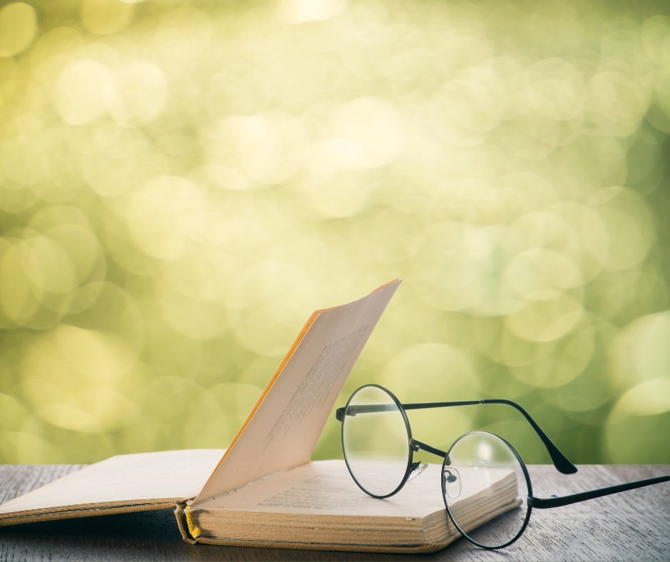 LiverpoolPubLib's tweet photo. It's Friday! What are you reading this weekend? 📖🎧
If you need help picking out your next great read (or listen!), librarians can help you find books to suit your everyday reading pleasure. #LiverpoolPublicLibrary #LPLReads https://t.co/vErymWepXV