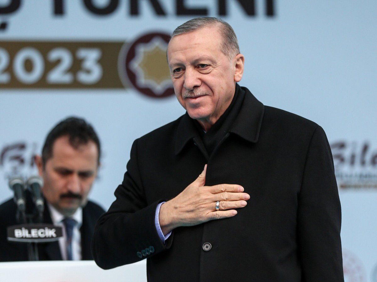 Cumhurbaşkanımız Recep Tayyip Erdoğan, Cumhuriyet Meydanı'nda düzenlenen toplu açılış törenine katıldı.