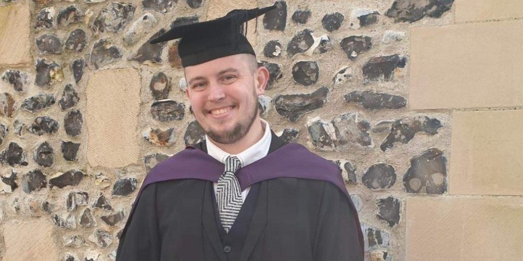 Hi3Network's tweet image. Congratulations 🎉🎆 to our ERDF Technical Lead, Ben Chittenden, who graduated with a Masters in Games Design today!👏🙌
#graduation #celebrations #gamesdesign