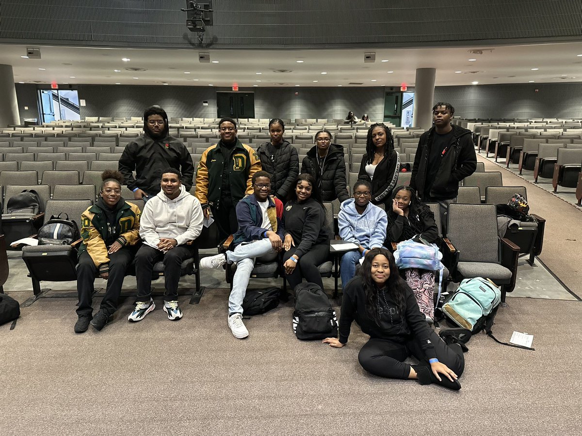 DeSotoISDCTE's tweet image. Big shout out to our CTE student ambassadors who will be facilitating 8th grade tours this morning. #StudentLeaders #CTEProud