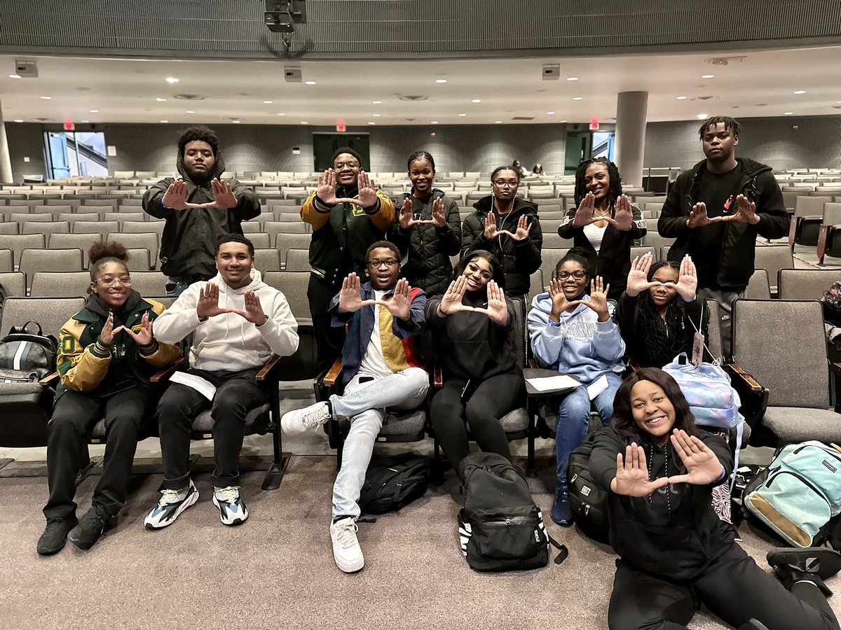 DeSotoISDCTE's tweet image. Big shout out to our CTE student ambassadors who will be facilitating 8th grade tours this morning. #StudentLeaders #CTEProud