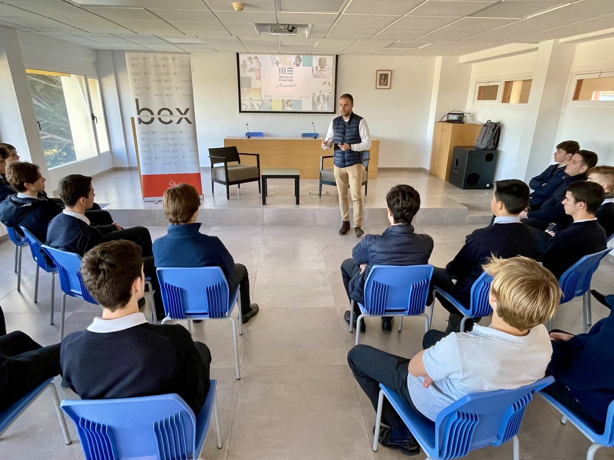Miralventschool's tweet photo. Taller de creatividad y emprendimiento en el #BachilleratoDeExcelencia. Gracias @EDEMempresarios por vuestra colaboración en la sesión #BEX #EducatingForExcellence https://t.co/HaJEosOaHJ