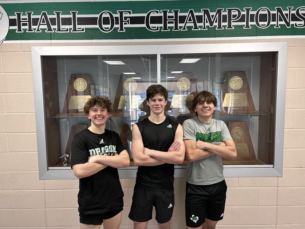 CarrollDragonFB's tweet photo. Racks of the week!
Dragon Group: @clayton_smart_4 @eric_garza29 Mitchell Paulsen 
Carroll Group: Jacob Mooney, Miles Coleman, Iggy Esposito 

Great Job! https://t.co/FIh8GnDxzN