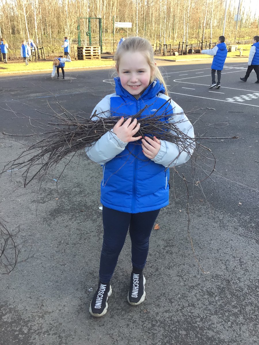 Blairdardiepri's tweet photo. P3/2 measured the length of basking sharks using standard and non-standard units of measurement. How ever we measured them we were amazed at the length of these fascinating animals! #Connectingthelearning #Outdoorlearning https://t.co/zkxj1AD2W9