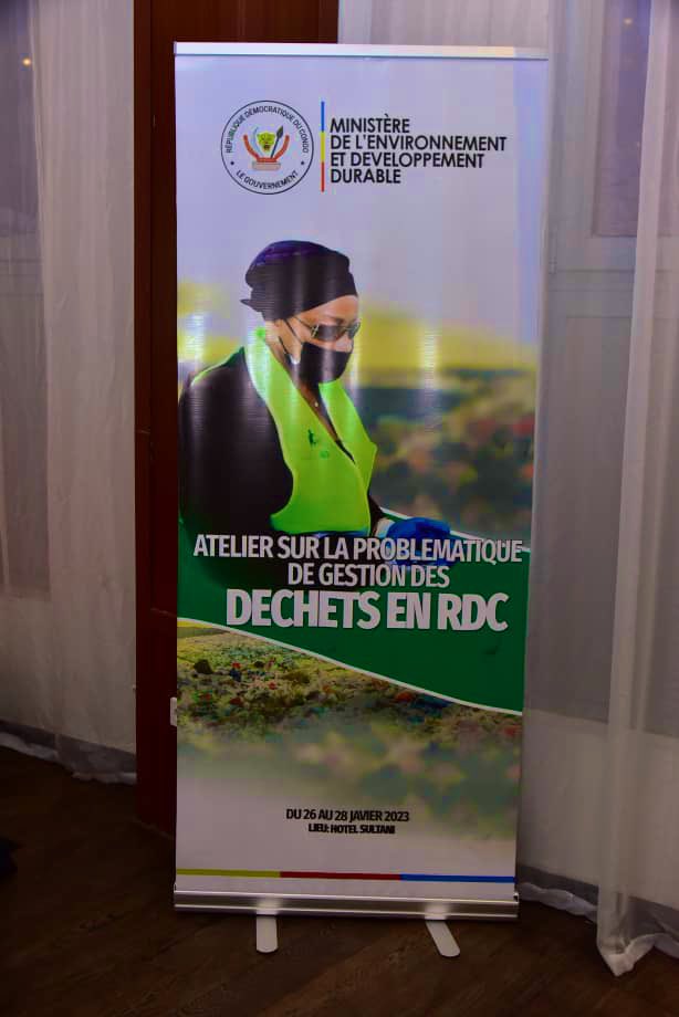 Evebazaiba's tweet photo. J’ai lancé ce jeudi,l’atelier sur la problématique de gestion des déchets en #RDC🇨🇩.Dans une approche inclusive,les acteurs impliqués dans ce secteur,devront produire une feuille de route efficace en vue d’apporter des solutions durables pour la protection de l’environnement. https://t.co/NJuvVdHvtI