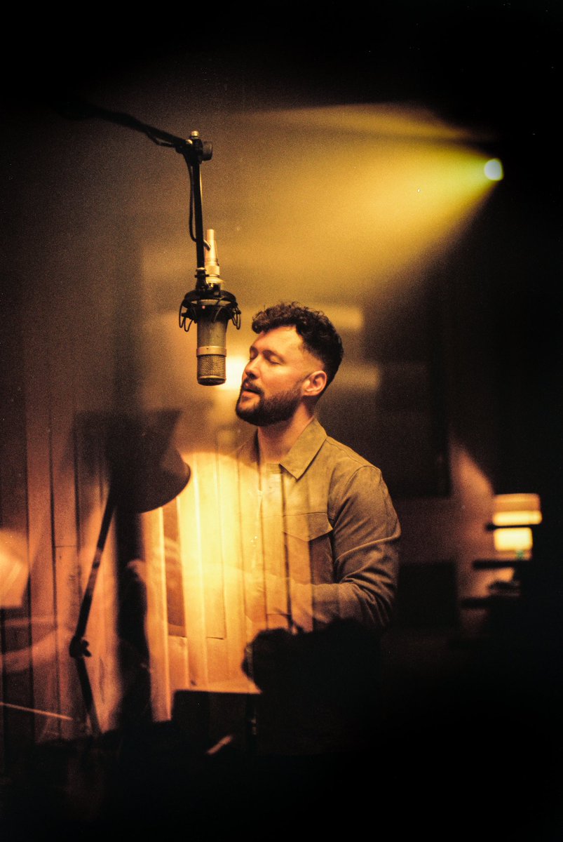 ‘Woke Up In Love’ acoustic seems to be resonating hard with you guys after hearing we are over 1.8 million in a week.. 👀 Anyone got a story with this song for me? X