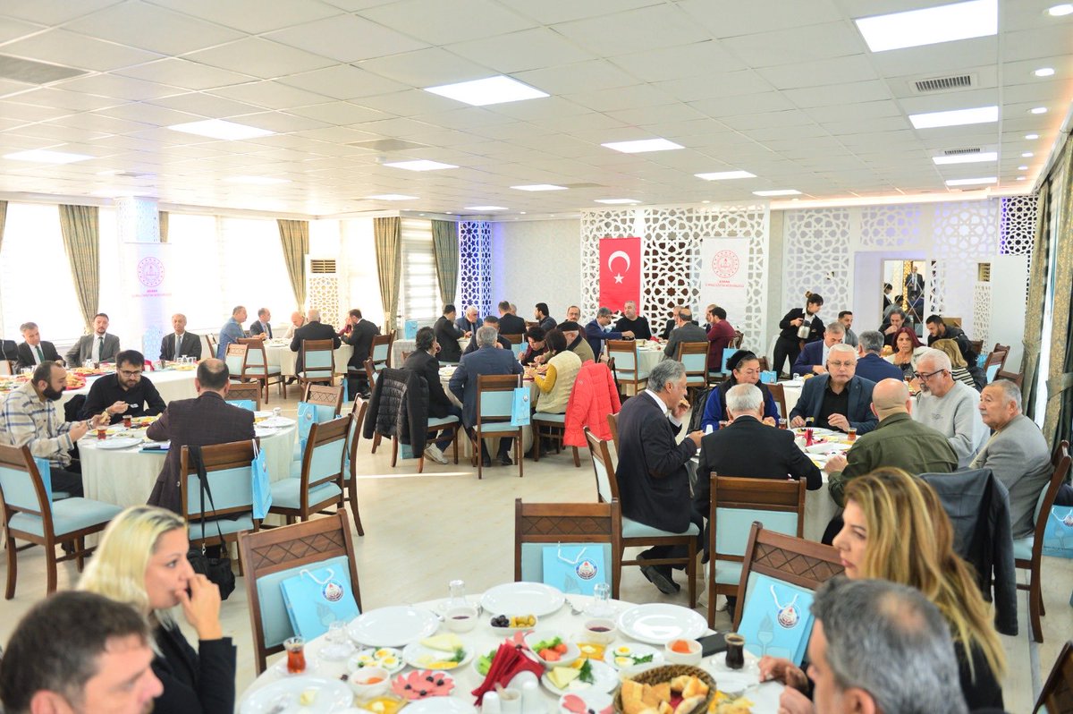 Yerel ve Ulusal basın temsilcilerimizle bir araya geldik. “Adana 2022” anlattık.