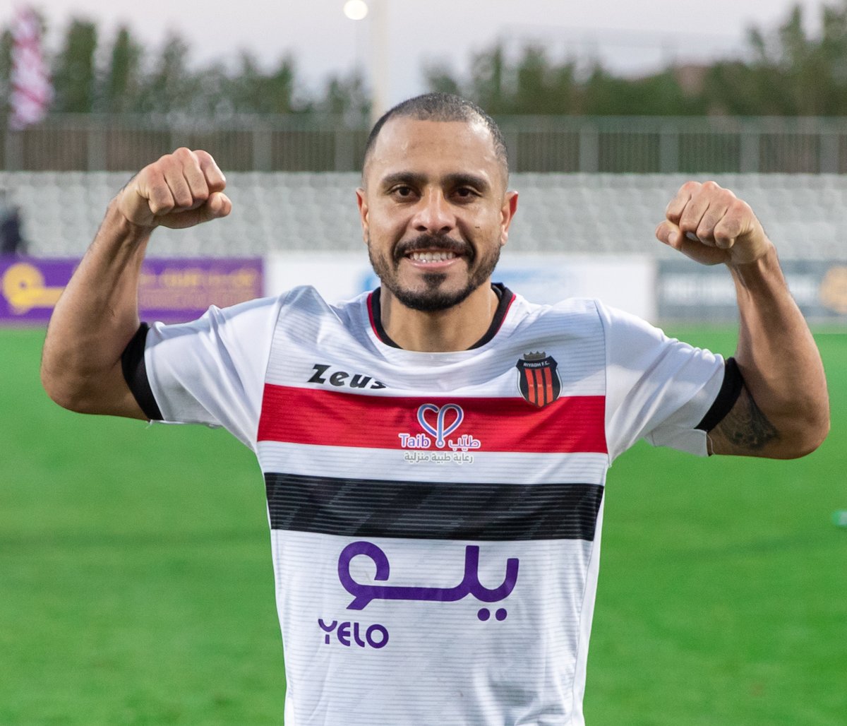 AlRiyadhFC's tweet photo. كل الرياض فيك مبسوطة  😍

#مدرسة_الوسطى https://t.co/4p6p0znLOQ