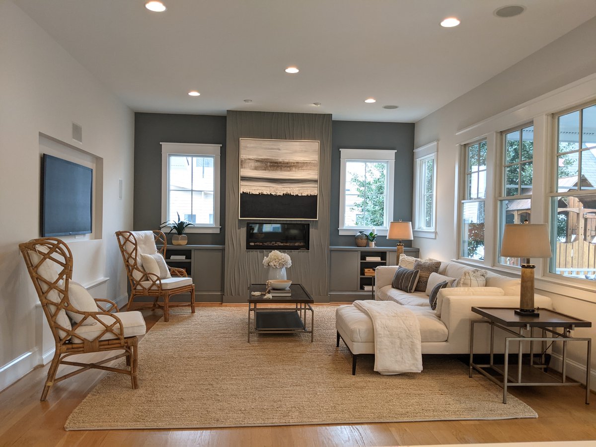 StagedInterior's tweet image. Earth tones and textured whites create a cozy atmosphere in this Clarendon home. 

Interested in staging your property?
Use this link to get a QUICK QUOTE.
stagedinterior.com/quickquote
📞 703-261-7026

#homestaging #stagedinterior #staging #stagedtosellhome