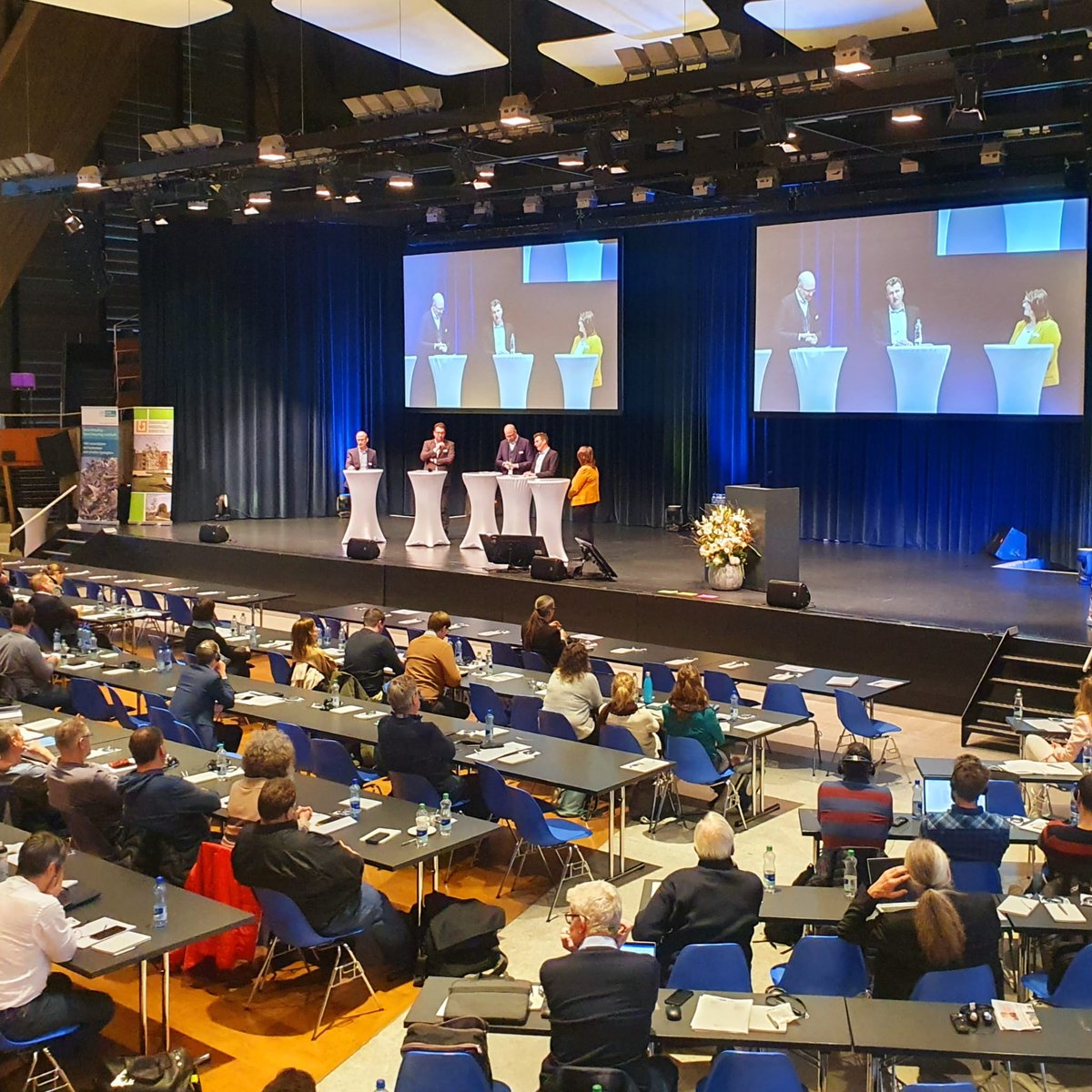 C'est déjà la dernière partie du congrès ! Notre manifestation se termine par une Table Ronde sur le thème "Image et évolution de la branche". Nous avons le plaisir d'accueillir Sabine Krattiger, Marco Sonderegger, Martin Moser, Dr. Thomas Bähler et Clemens Baschung.