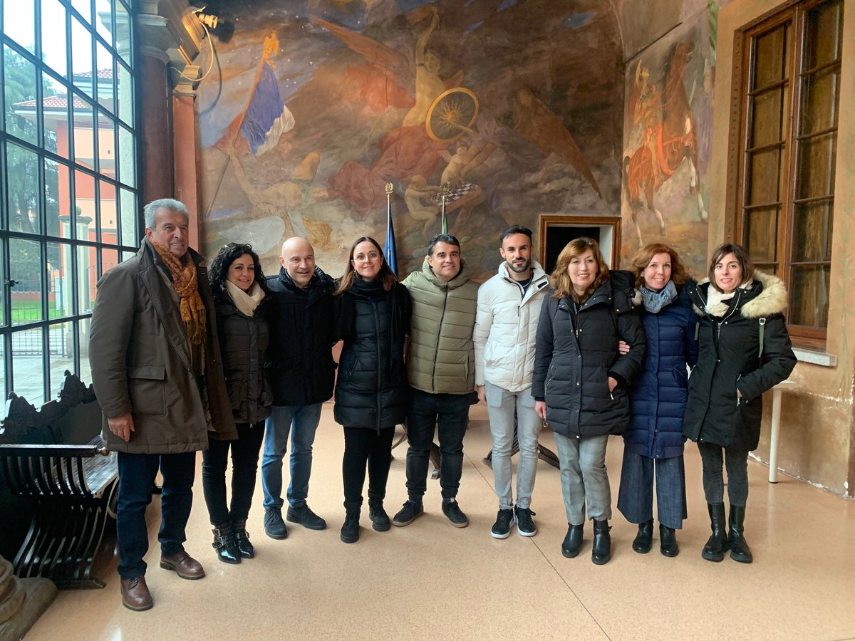Erasmus+
Profesores del Ies Antonio Sequeros están en el Liceo Científico Donato Bramante esta semana realizando diferentes actividades. Han sido recibidos por el director del centro y por el alcalde de Magenta.