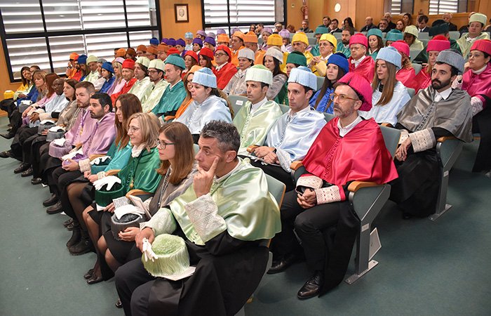 JoseMPaganAg's tweet photo. Celebramos en la @UCV_svm la festividad de Santo Tomás de Aquino con un acto académico en el que investimos a los nuevos doctores y entregado la medalla a los profesores incorporados al claustro. Recordamos que en la Universidad el conocimiento de la verdad hace personas libres https://t.co/0UrwJoQYFR