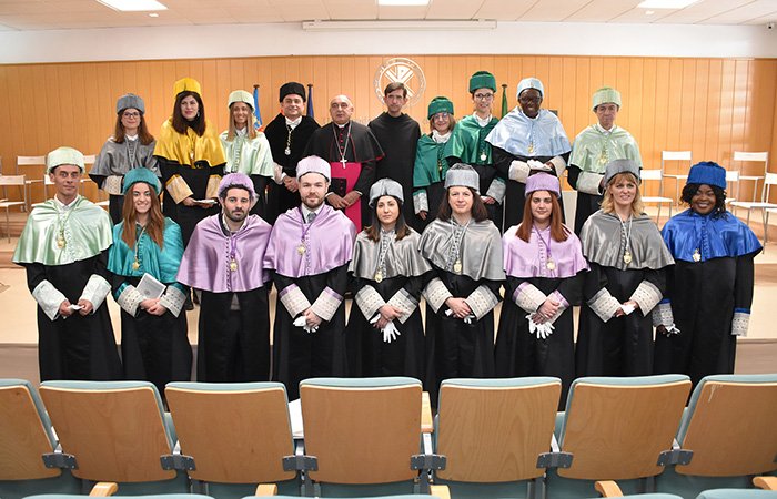 JoseMPaganAg's tweet photo. Celebramos en la @UCV_svm la festividad de Santo Tomás de Aquino con un acto académico en el que investimos a los nuevos doctores y entregado la medalla a los profesores incorporados al claustro. Recordamos que en la Universidad el conocimiento de la verdad hace personas libres https://t.co/0UrwJoQYFR