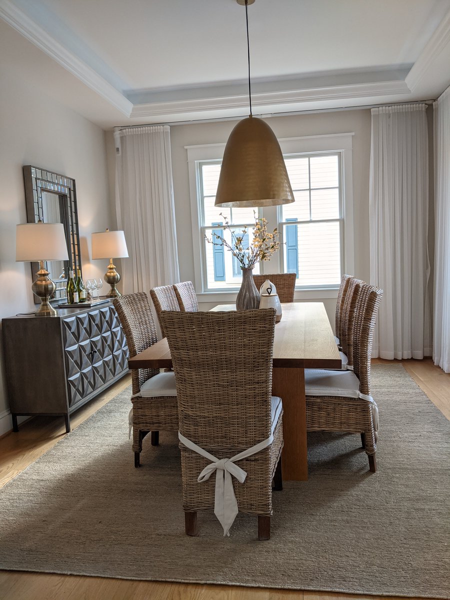 StagedInterior's tweet image. Earth tones and textured whites create a cozy atmosphere in this Clarendon home. 

Interested in staging your property?
Use this link to get a QUICK QUOTE.
stagedinterior.com/quickquote
📞 703-261-7026

#homestaging #stagedinterior #staging #stagedtosellhome