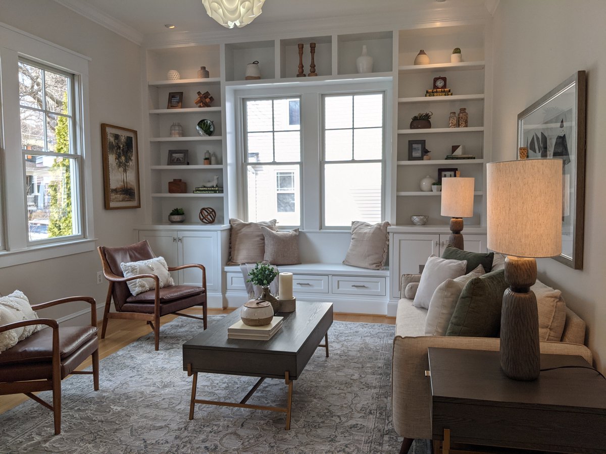 StagedInterior's tweet image. Earth tones and textured whites create a cozy atmosphere in this Clarendon home. 

Interested in staging your property?
Use this link to get a QUICK QUOTE.
stagedinterior.com/quickquote
📞 703-261-7026

#homestaging #stagedinterior #staging #stagedtosellhome