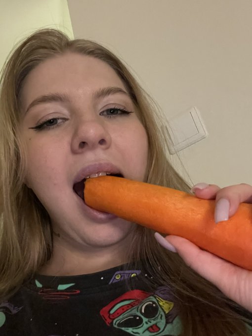 🐰🥕🥕🥕 https://t.co/LRZKrwF8ys<a href="/tag/%D0%BD%D0%BE%D0%B2%D1%8B%D0%B9%D0%B0%D0%B2%D0%B0%D1%82%D0%B0%D1%80"class="tags"><span>#новыйаватар</span></a>