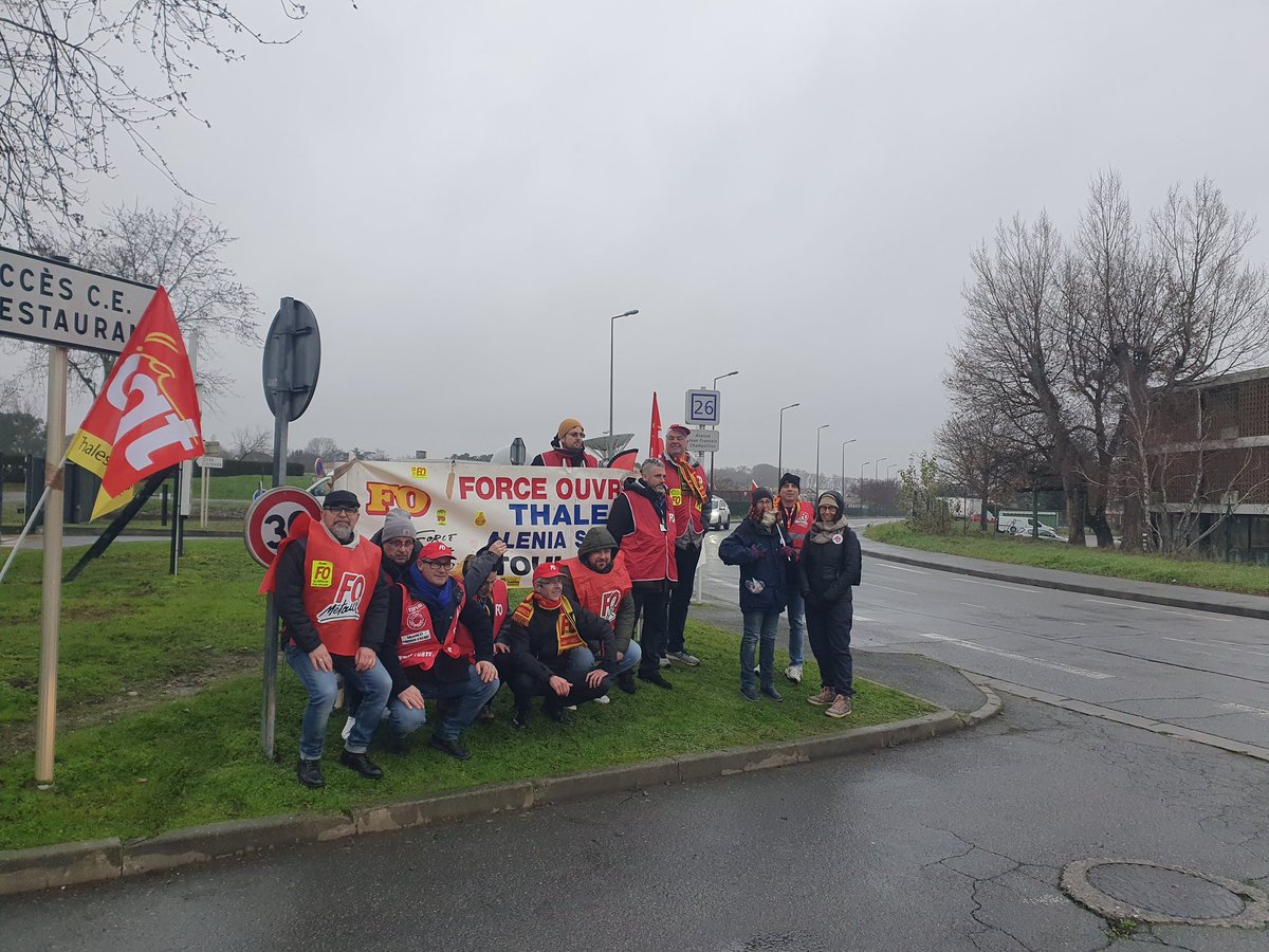 31Metaux's tweet photo. Les métaux en action:Journée de tractage pour la préparation à la mobilisation du 31,
Soutien massif privé public contre  cette réforme injuste et injustifiée. https://t.co/ZXadkRFW44