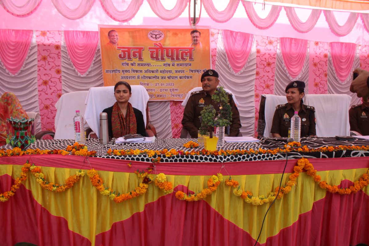 newstrackmedia's tweet image. चित्रकूट : अवैध शराब-गांजा बिक्री रोकने को एक माह चलेगा विशेष अभियान
साइबर अपराध नियंत्रण जिले के थानो में साइबर हेल्प डेस्क स्थापित

एडीजी प्रयागराज ने मप्र सीमा से सटे गांव इटवां डुडैला में लगाई चौपाल
#Chitrakoot  @chitrakootpol #cyberhelpdesk