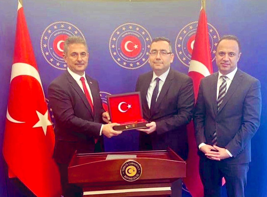 Arnavutluk Tiran Büyükelçimiz
Sn Tayyar Kağan Atay’ı
ziyaret ederek Türkiye ve Arnavutluk’un iki kardeş halkı arasındaki iletişimin güçlendirilmesi için yapacağımız çalışmaları değerlendirdik.

Kıymetli Büyükelçimize nazik misafirperverliği için teşekkür ediyorum.