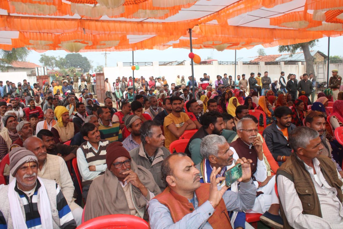 newstrackmedia's tweet image. चित्रकूट : अवैध शराब-गांजा बिक्री रोकने को एक माह चलेगा विशेष अभियान
साइबर अपराध नियंत्रण जिले के थानो में साइबर हेल्प डेस्क स्थापित

एडीजी प्रयागराज ने मप्र सीमा से सटे गांव इटवां डुडैला में लगाई चौपाल
#Chitrakoot  @chitrakootpol #cyberhelpdesk