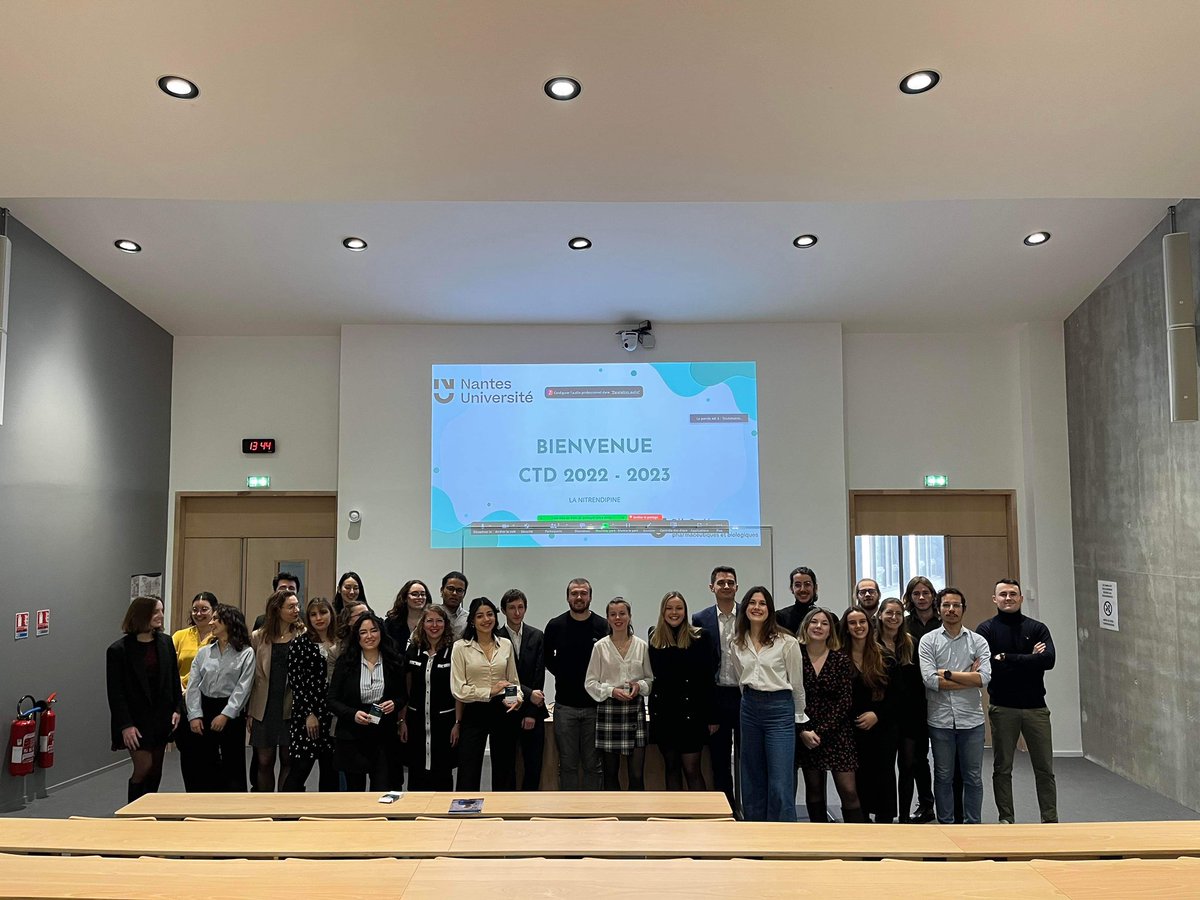 TiphanieFoucaud's tweet image. Projet CTD | Notre but : développer un #médicament de sa #synthèse jusqu’à sa mise que le marché
En passant par les étapes de :
🔎#Formulation
🔎#Pharmacologie
🔎Essais #cliniques
🔎Affaires réglementaires
🔎#Marketing
#Pharma➡️de nombreuses opportunités de #métiers #Parcoursup