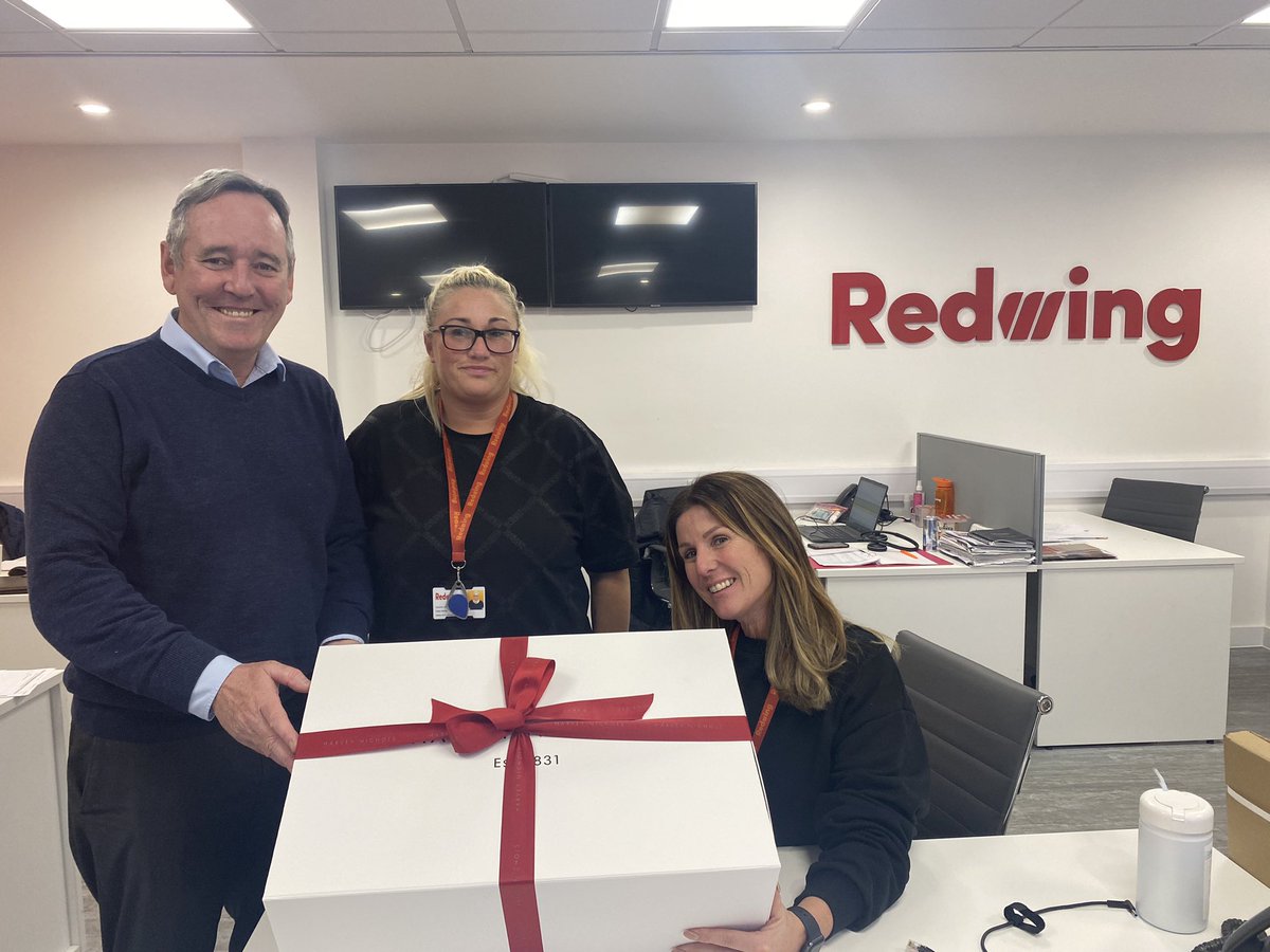Big congratulations to our clients @WeAreRedwing for winning Sales and Lettings Agent of the Year at last nights NW Resi Awards 2023! Thanks to Scott @BeautyBazaarHN for all his help in creating a hamper! 🎉🥂#property @MSBSolicitors