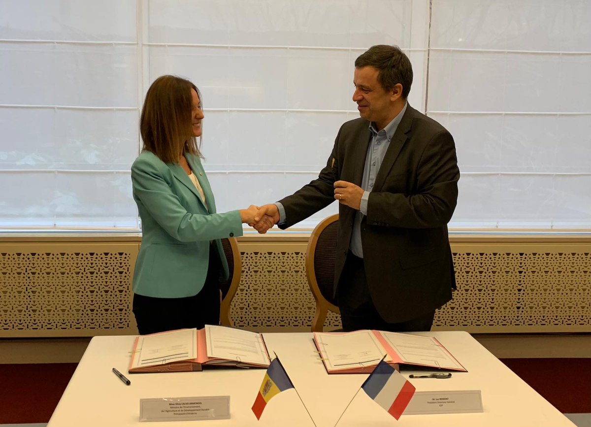 Gràcies Gràcies per la vostra confiança ! 🤝

<a href="/scalvoarmengol/">Silvia Calvo</a> et Luc Rémont renouvellent l'accord cadre sur la #TransitionEnergetique de la principauté d'#Andorre. Notamment :

⚡️fourniture d'électricité
🌅réalisation d'un nouveau groupe hydraulique
🔧maintenance des structures