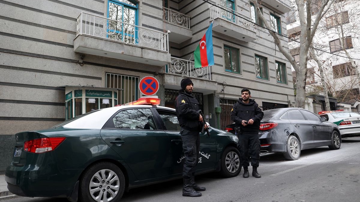 BnaiBrith's tweet photo. We strongly condemn the brutal killing of the chief of security at the Embassy of Azerbaijan in Iran.

Our deep condolences go out to the bereaved family of Senior Lieutenant Asgarov Orkhan Rizvan and all our friends in #Azerbaijan.

We pray for the recuperation of the wounded. https://t.co/FmAv5uC0BB