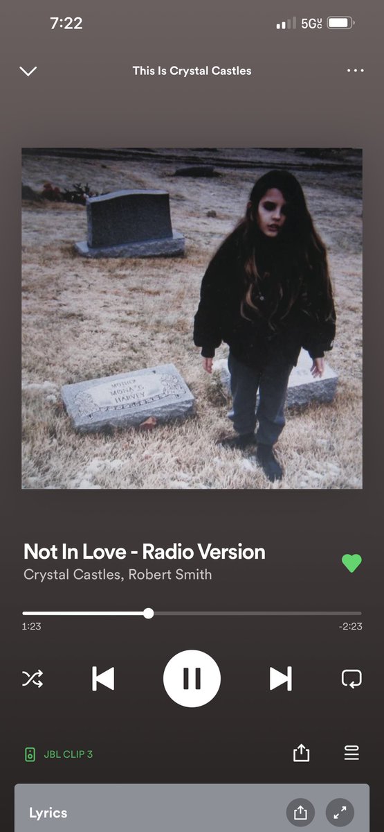 lilmodelooooooo's tweet photo. i NEED to find a place i can hear this loudly while i’m off 300 miller high life’s https://t.co/Hh4s48imJD
