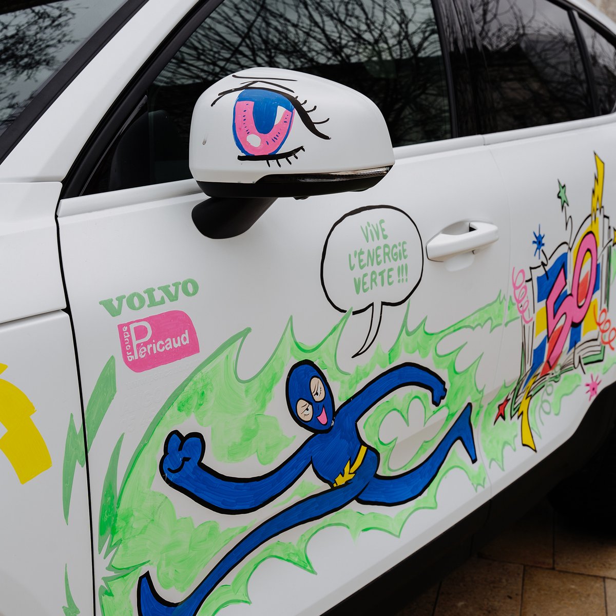 @VolvoCarFR  et le <a href="/groupePericaud/">groupe Péricaud</a>  s’exposent en mode BD place de l’Hôtel de ville au #FIBD2023 !