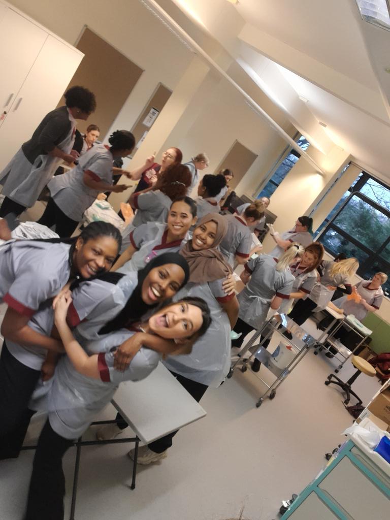 Deanna_SWYT's tweet image. Having a brilliant day facilitating wound care #simulation with our amazing September 2022 adult nursing students!! @ShuAdultNursing @sheffhallamuni #learningisfun #aseptictechnique #notouchtechnique