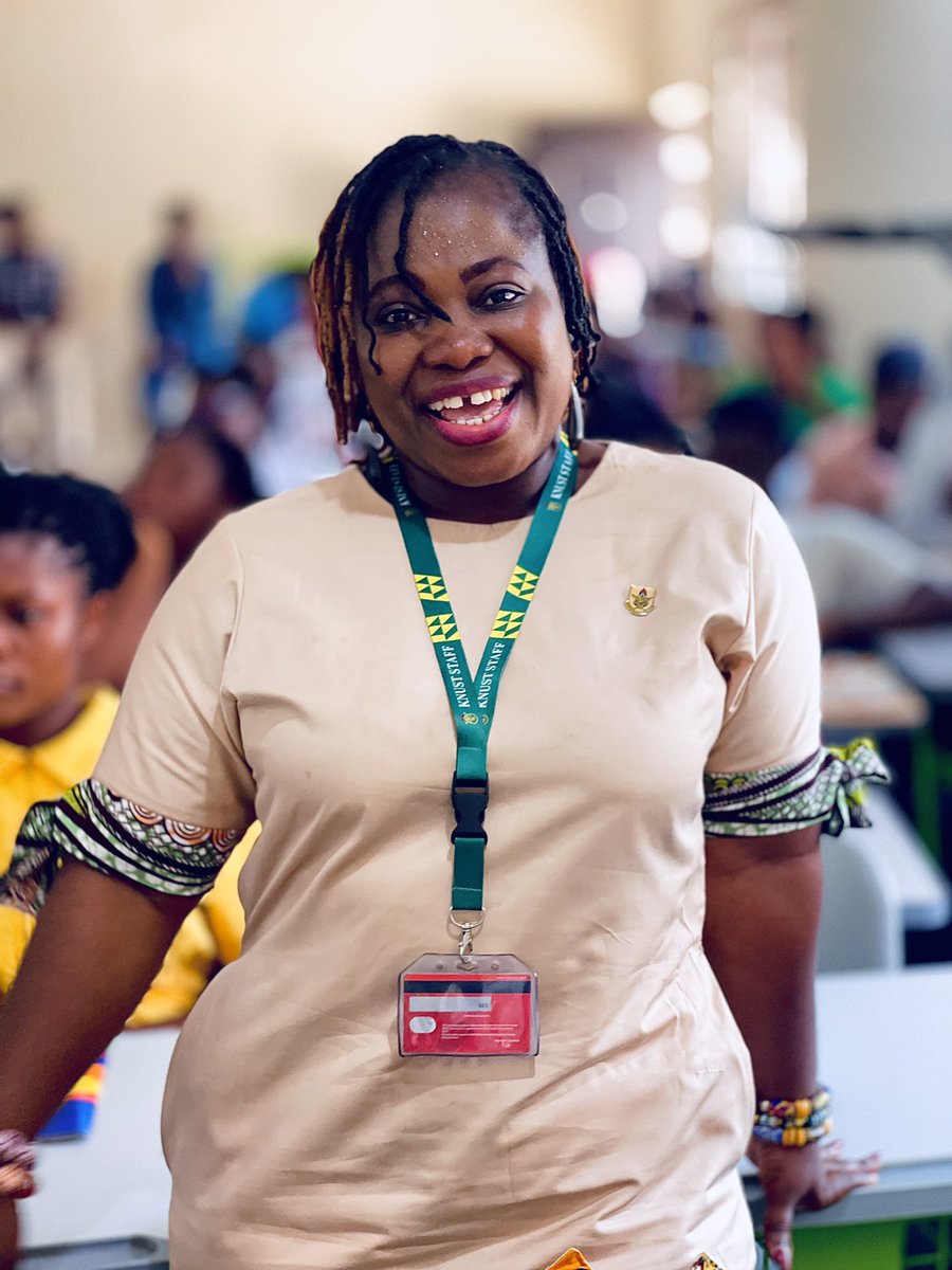 hesaknustOBC's tweet photo. You should always be aiming at putting smiles on patients faces. A female lecturer tells all Health Sciences students. #WeLiveToCare https://t.co/btWu5sAjO9