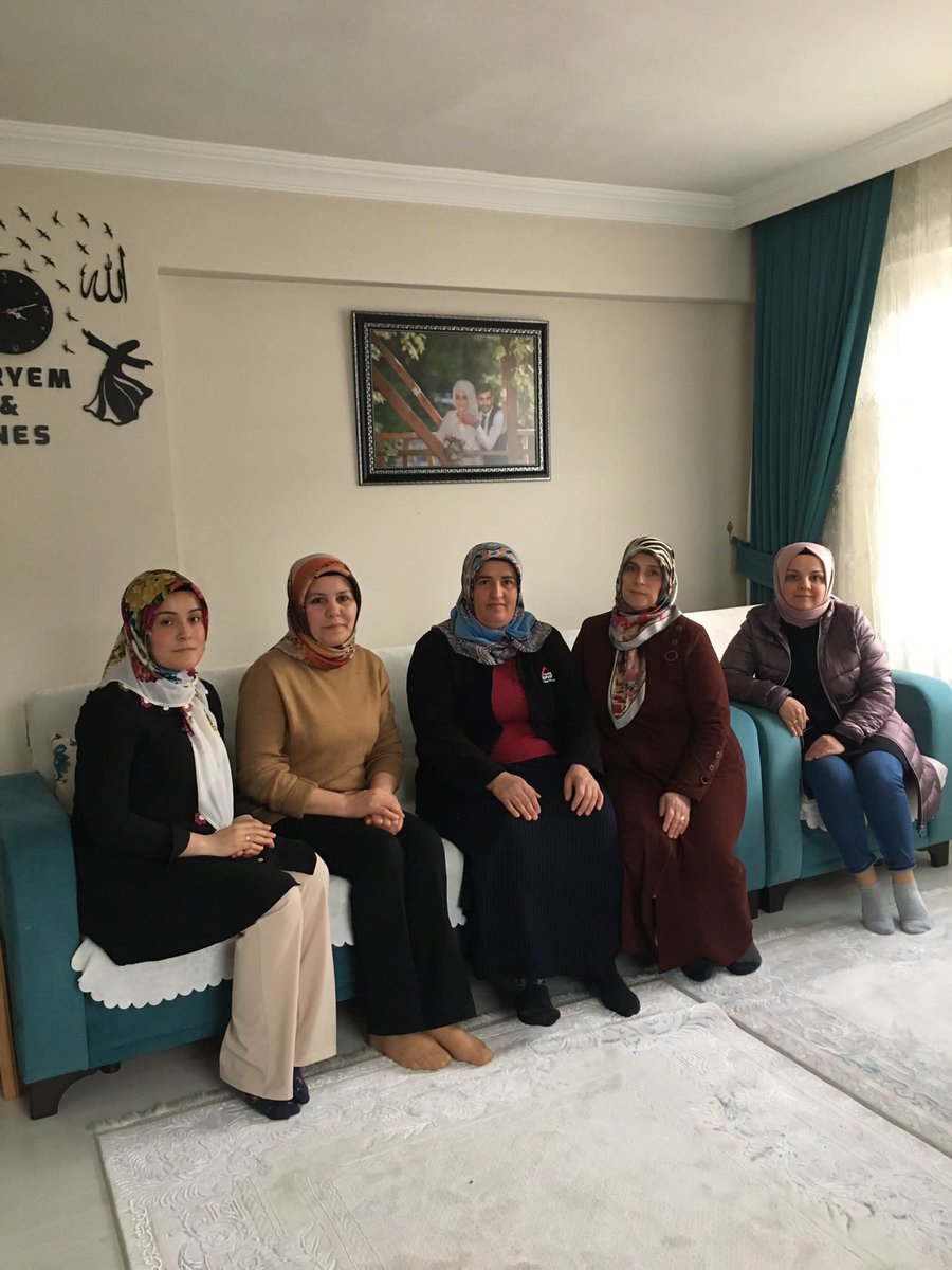 Bugün Ak Parti İlçe Kadın Kolları olarak, Başkanımz Sn. İlknur Boduroğlu ve yönetim kurulu üyelerimiz ile birlikte Çok kıymetli Şaziye teyzemizi ve sonrasında nuray hanım ve meryem hanımın bebeklerine hayırlı olsun ziyaretinde bulunduk. Gönül gönüle ziyaretlerimiz devam ediyor.